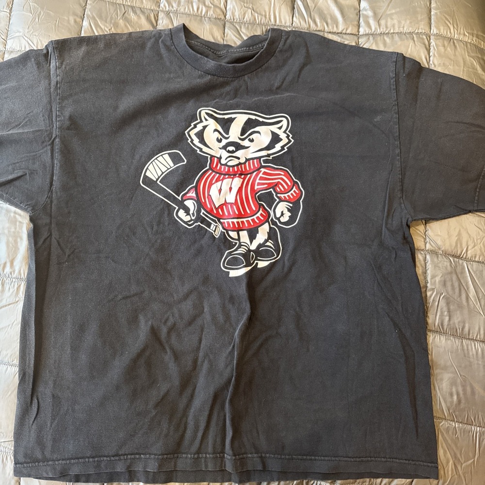 Wisconsin Badgers Bucky Hockey  Logo T-shirt Black Men's XXL